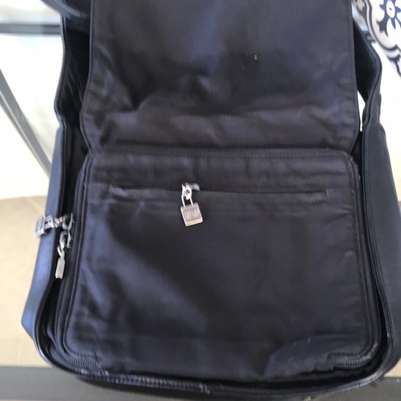 Perlina black‎ leather and nylon bag in good used condition, many compartments - Picture 4 of 7